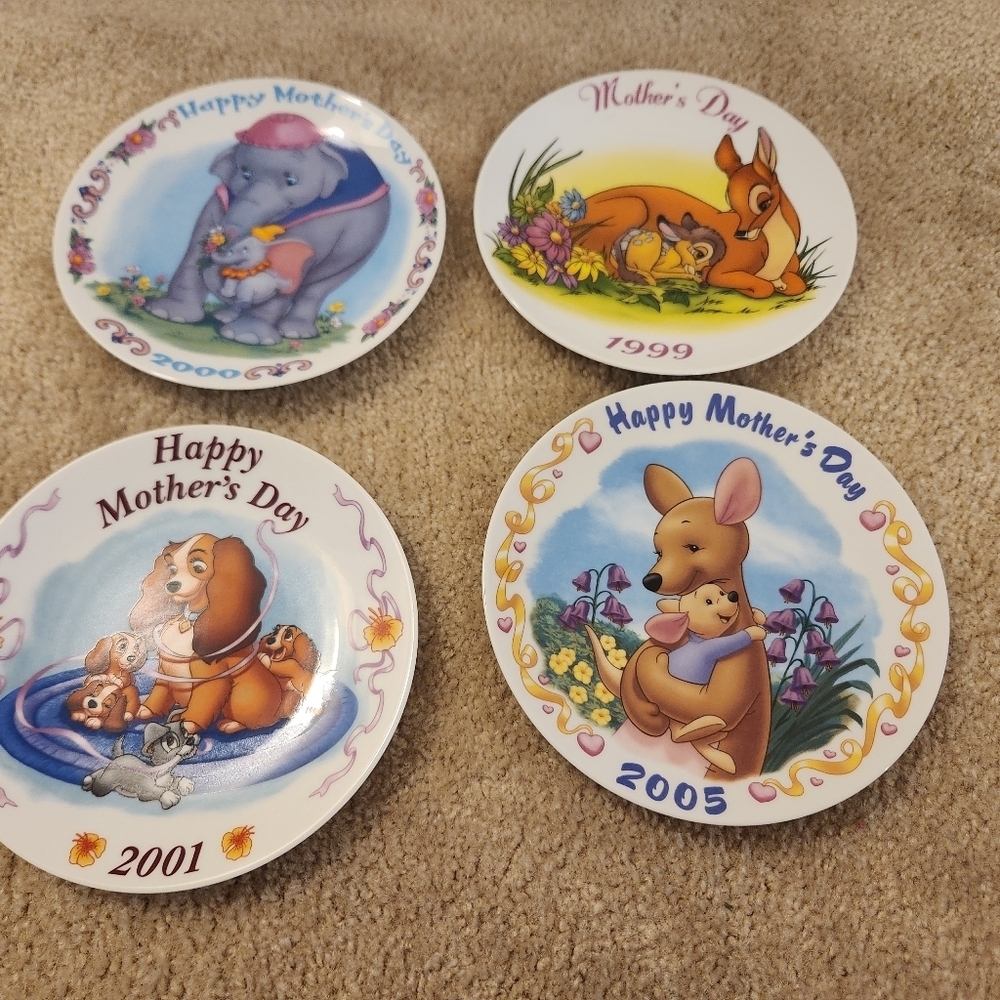 Disney Set Of 4 Mothers Day Plates‎ Dumbo Pooh Lady Tramp Bambi Plates 8.5"